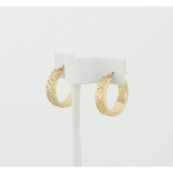 14k Yellow Gold Textured Hollow Hoop Earrings 7/8" Hoops - Picture 7 of 7